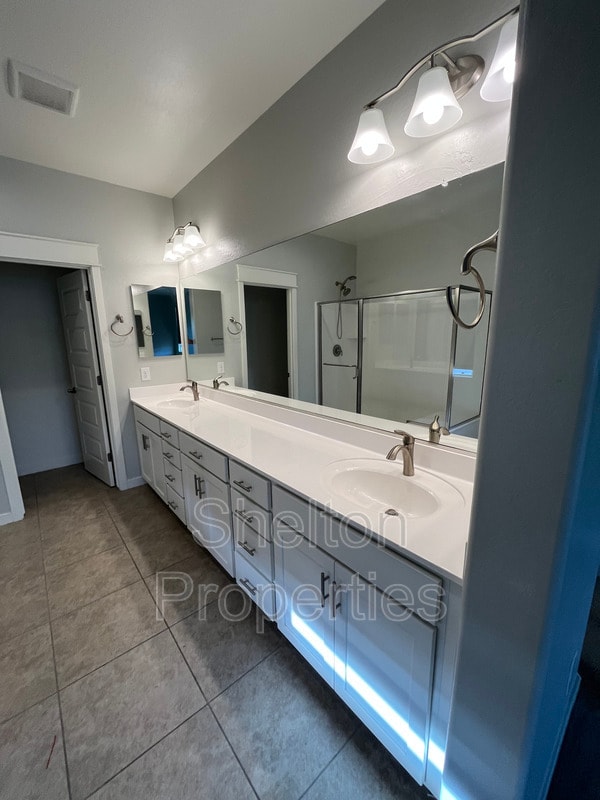 Building Photo - 391 N 157th Ln