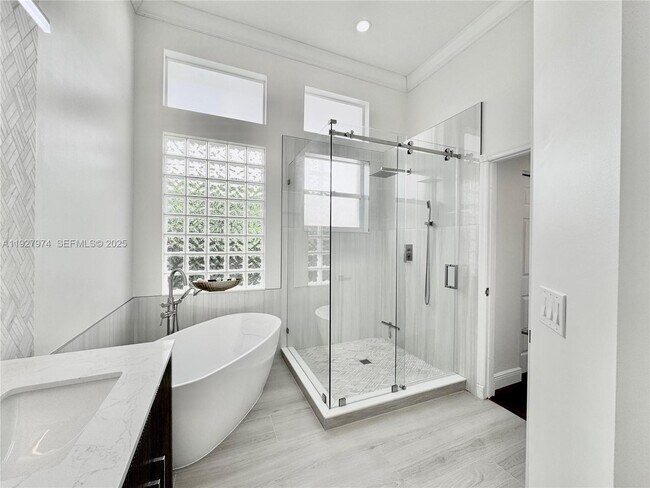 Building Photo - 19754 Dinner Key Dr