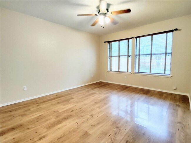 Building Photo - 1009 Horseman Cove