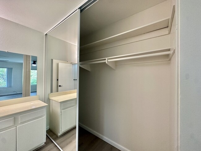 Building Photo - Indulge in coastal living in this beautifu...