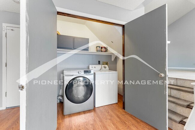 Building Photo - 8550 Van Gordon Ct