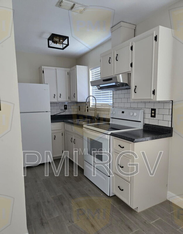 Building Photo - 2504 N 31st Ln