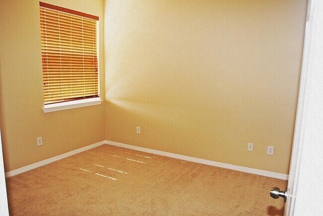 Building Photo - 906 Sterling Creek Cir