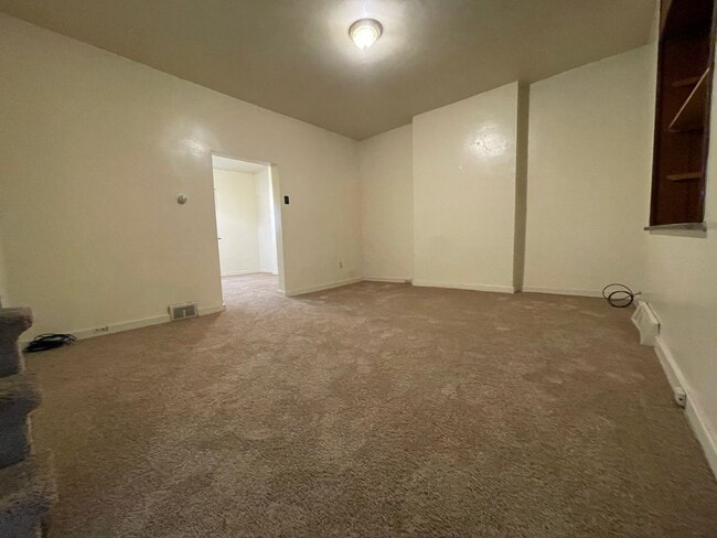 Building Photo - Spacious 3 Bedroom Oakland Townhouse with ...