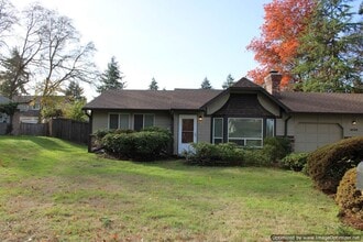 Building Photo - Updated One-Story 2-Bedroom Duplex with Garage and Yard