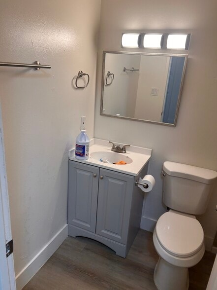 Building Photo - 4070 Weymouth Ln