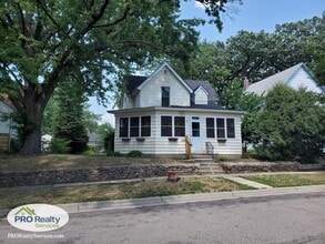 Building Photo - Charming 4 Bedroom Home