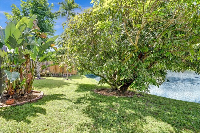 Building Photo - 8820 Woodside Ct
