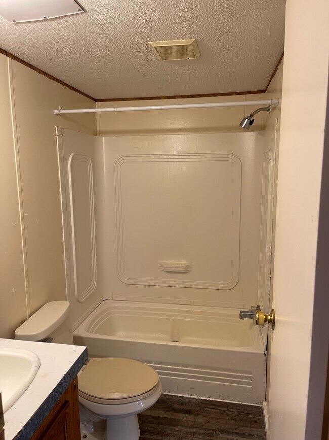 Building Photo - 204 E Browning St