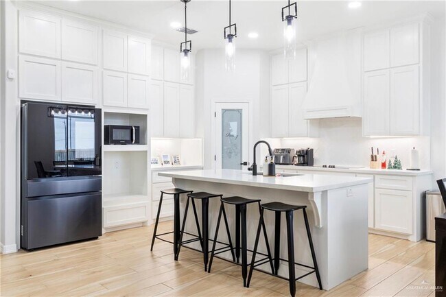 Building Photo - 1801 Stardust Ln
