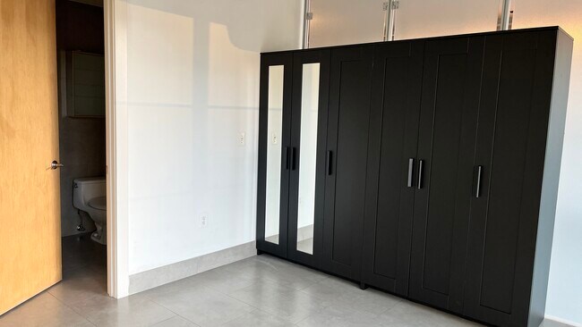 Building Photo - 1133 14th St NW