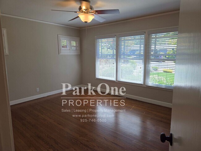 Building Photo - 137 Lombardy Ln