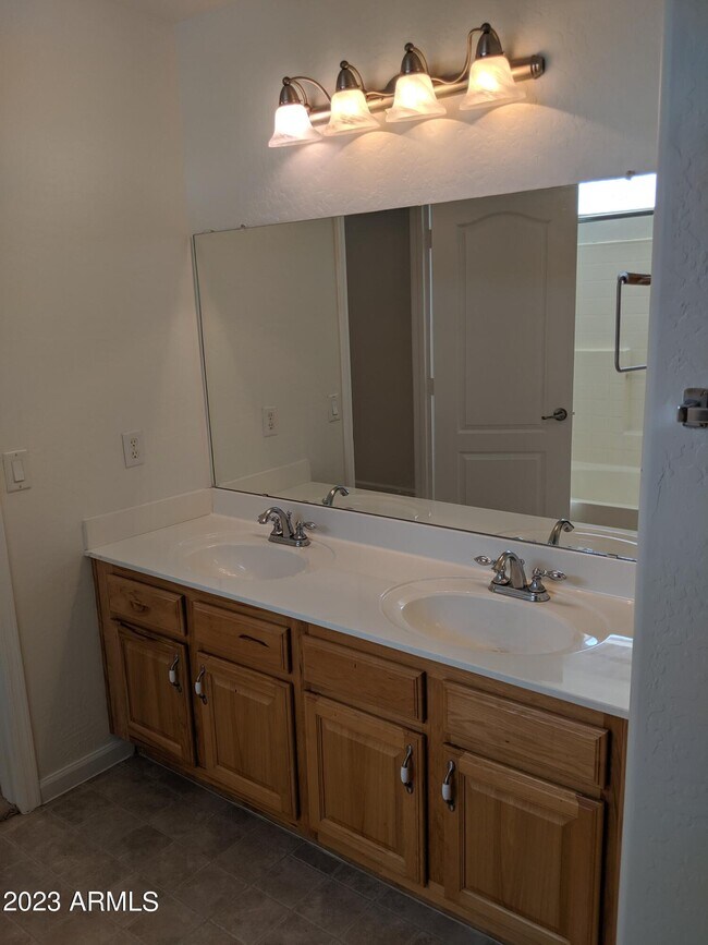 Building Photo - 11439 W Ashley Chantil Dr