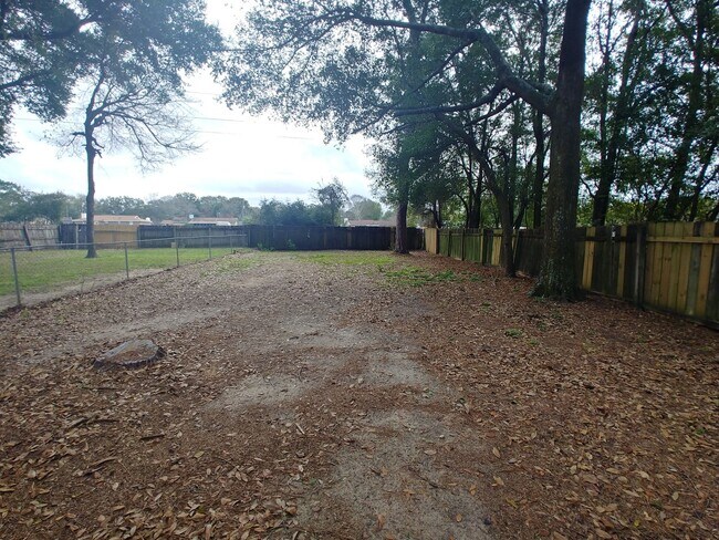 Building Photo - 6204 Forest Pines Dr