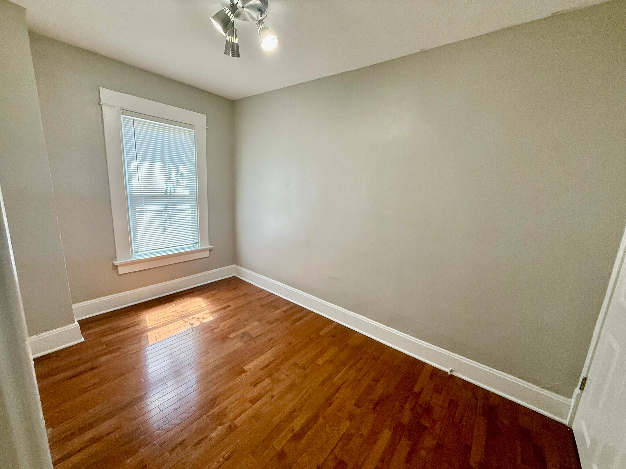 Building Photo - 325 Clinton St