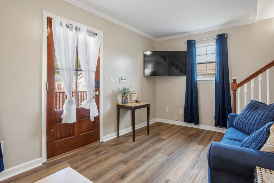 Building Photo - 426 Russell Ave