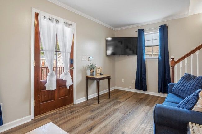 Building Photo - 426 Russell Ave