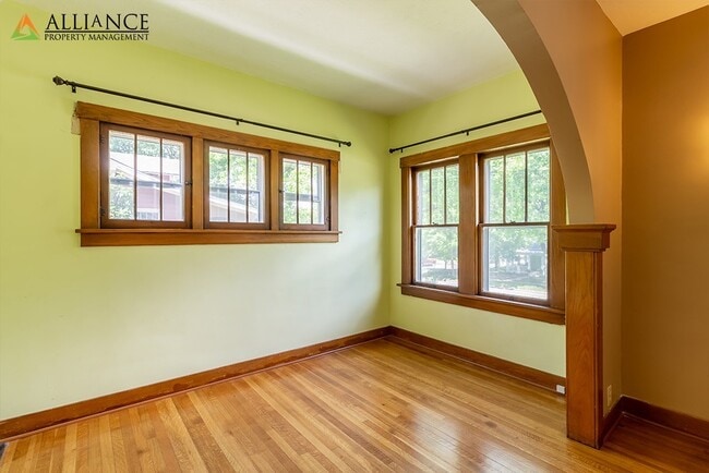 Building Photo - $300 off 1st Month's Rent!! Gorgeous Home!!