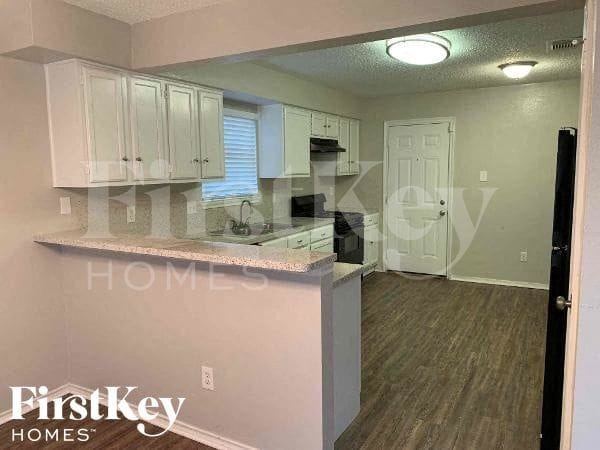 Building Photo - 15511 Evergreen Grove Dr