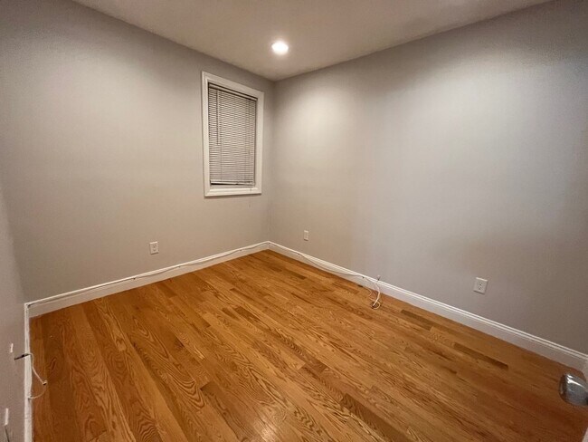 Building Photo - 373 Dorchester St