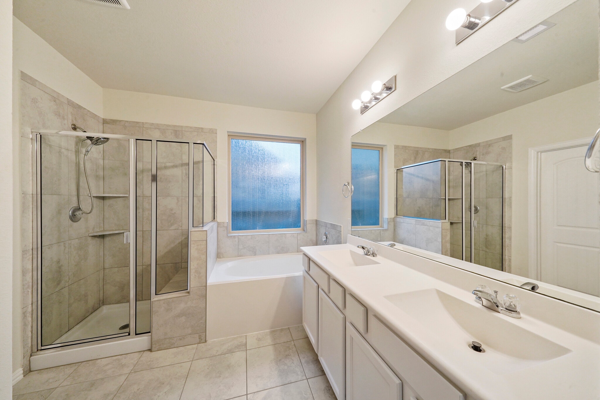 Building Photo - 27910 Augusta View Dr