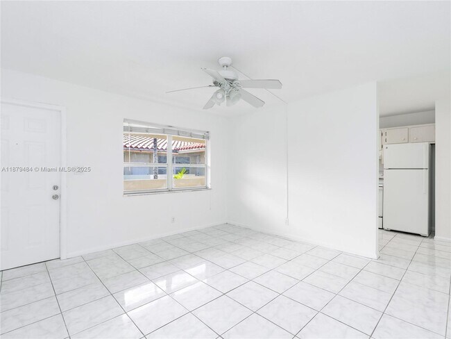 Building Photo - 2025 Miami Rd