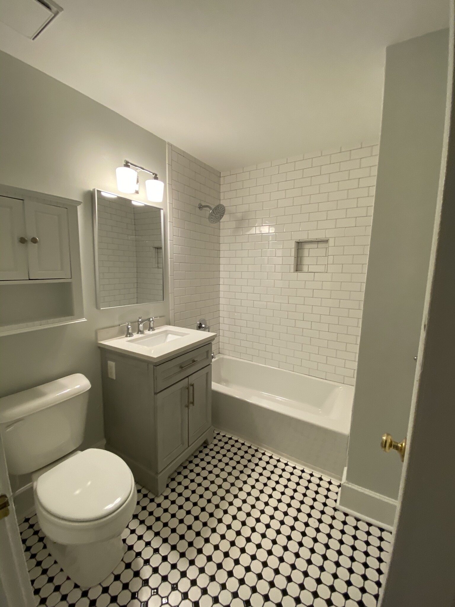 New bathroom - 120 W Duffy St