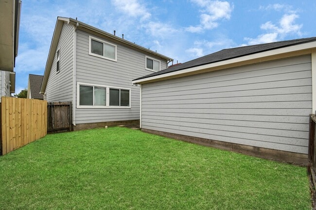 Building Photo - 6329 Settlers Square Ln