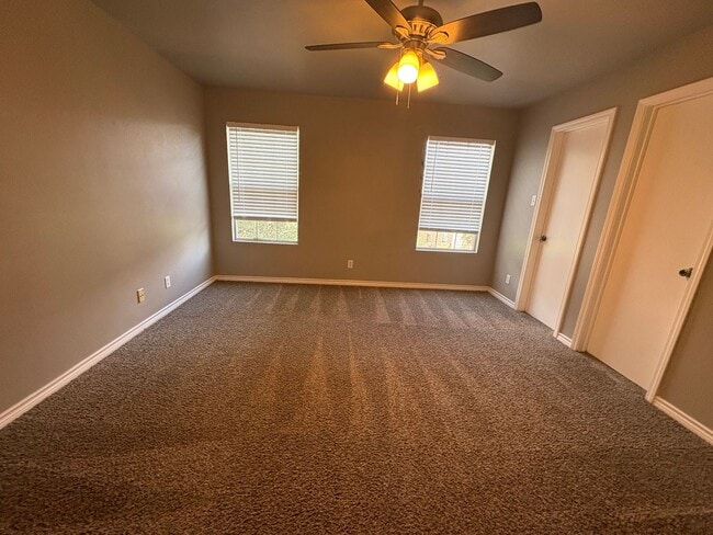 Building Photo - Newly Renovated Town-home