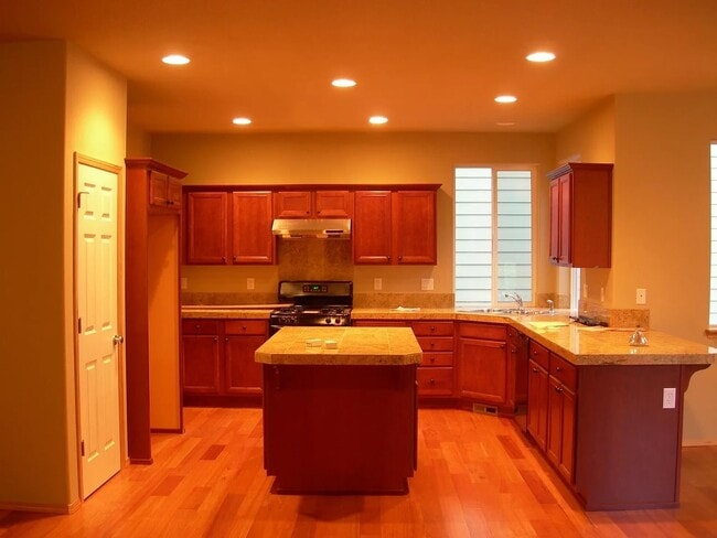 Building Photo - 5446 NW Bannister Dr