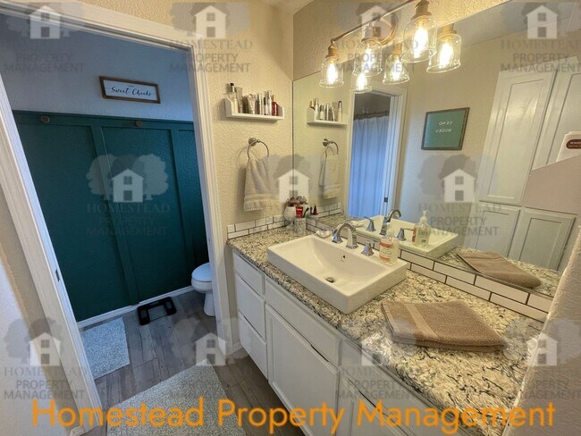 Building Photo - OUTSTANDING SOUTH SALEM LOCATION! HOME WITH A VIEW!