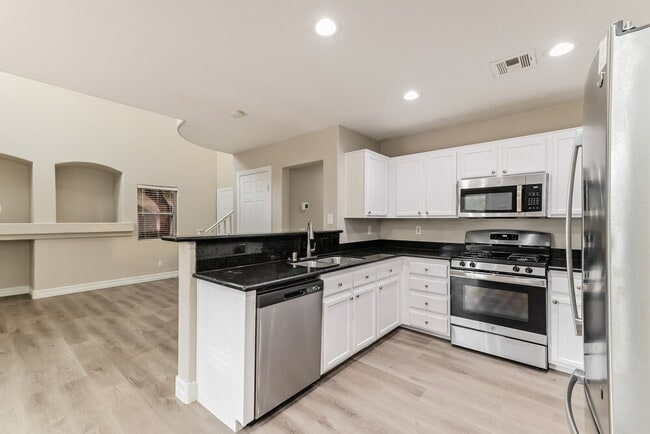 Building Photo - 10355 Missouri Meadows St