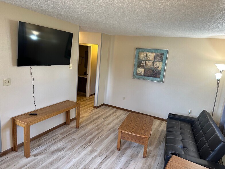 Building Photo - 910 11th Ave