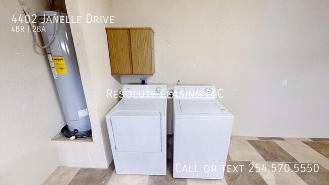 Building Photo - 4402 Janelle Dr