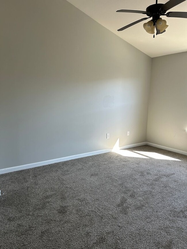Building Photo - Condo Unit