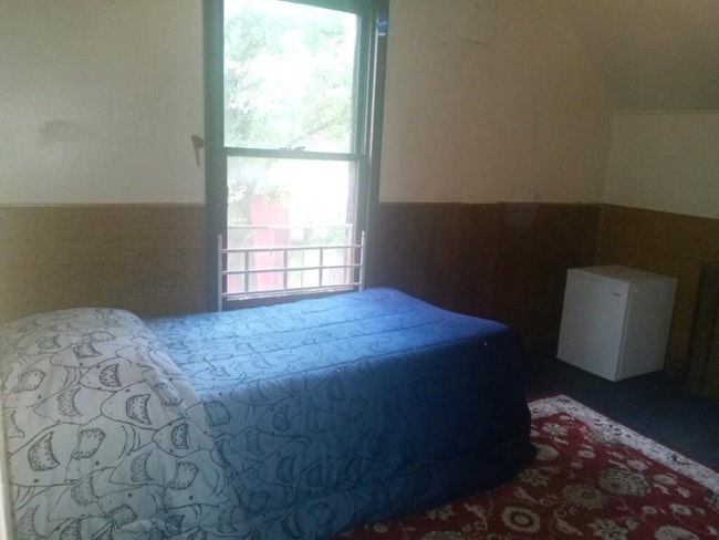 Building Photo - 18336 W Jefferson Ave