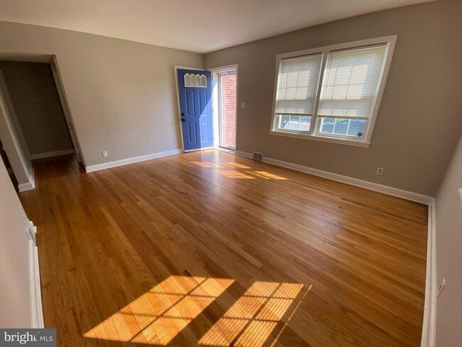 Building Photo - 414 Becker Ave