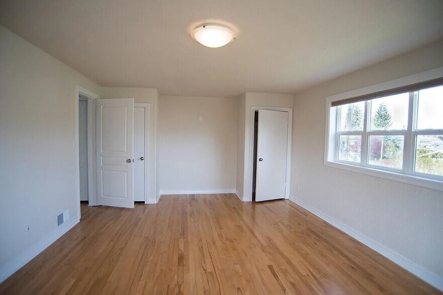 Building Photo - 4540 NE 20th Ave