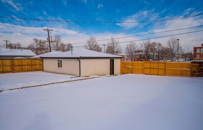 Building Photo - 3240 Dexter St