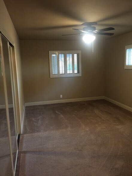 Building Photo - 2000 Karen St