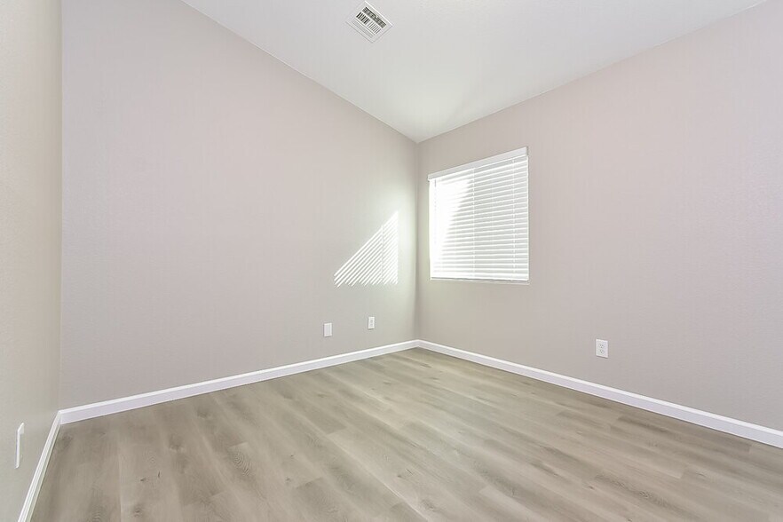 Building Photo - 621 W Bright Lights Ave