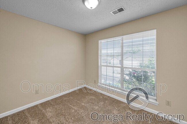 Building Photo - 6749 Lakes Edge Ln