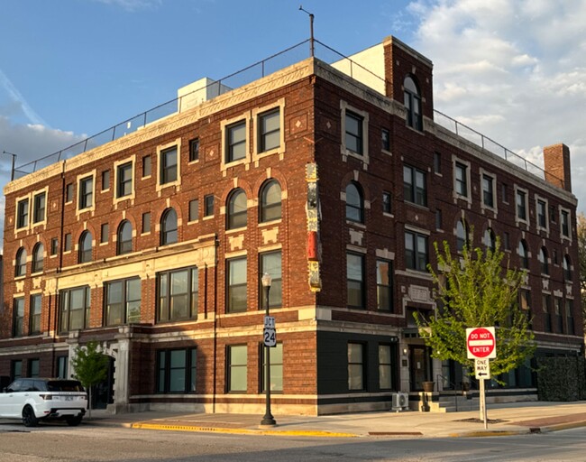 Primary Photo - Spacious 1 Bedroom Apartment