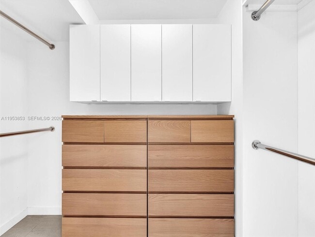 Building Photo - 100 Bayview Dr