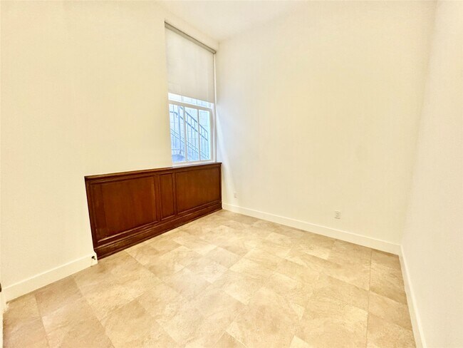 Building Photo - 2102 Mechanic St