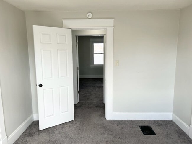 Building Photo - Spacious 2-Bed, 1.5-Bath Home in Indianapolis! Dual walk-in closets in both bedrooms!