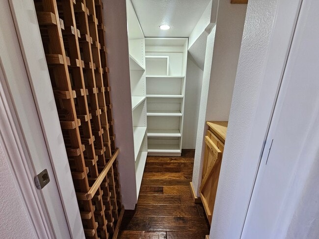 Building Photo - Beautiful Executive Home In Gated Community