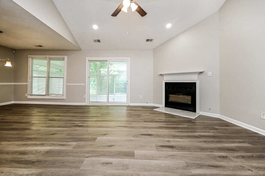 Building Photo - 2921 Sunset Ct