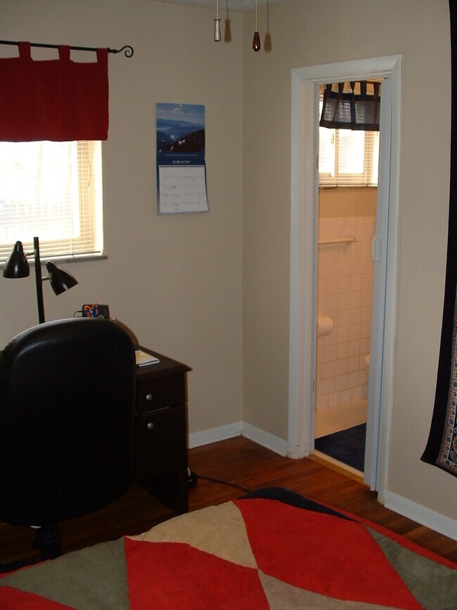 Building Photo - 1 Bedroom Condo Near UTK in Fort Sanders