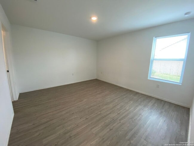Building Photo - FALL INTO A NEW HOME WITH OUR MOVE-IN SPEC...